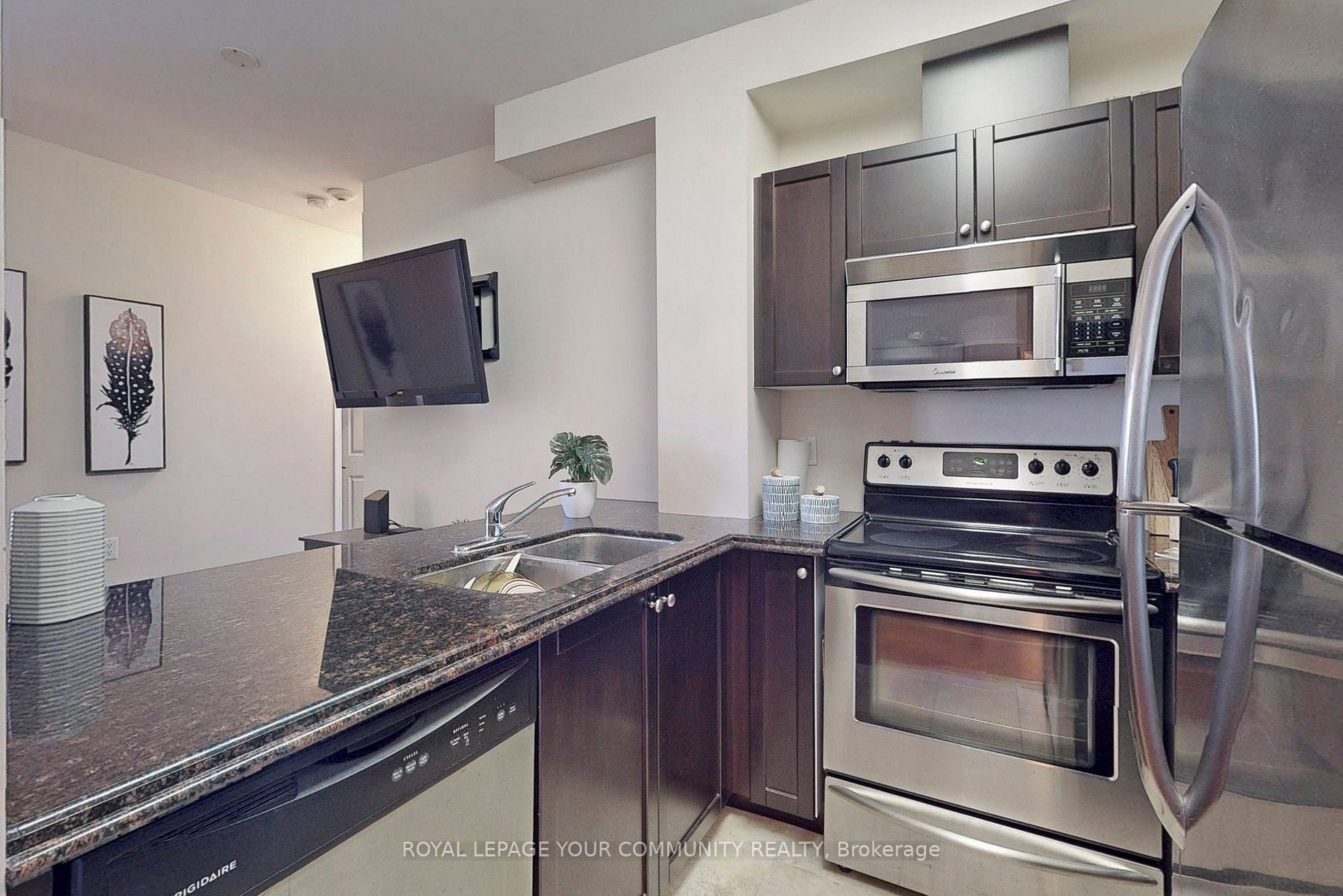 15450 Yonge Street #205