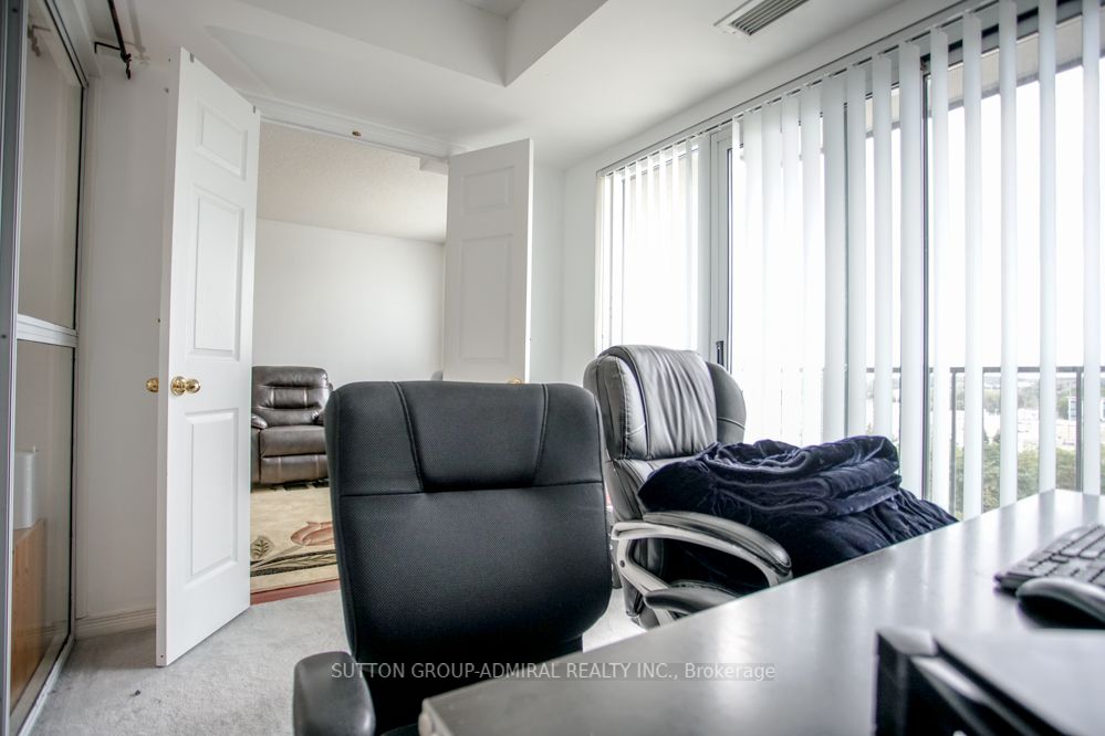 185 Oneida Crescent #911