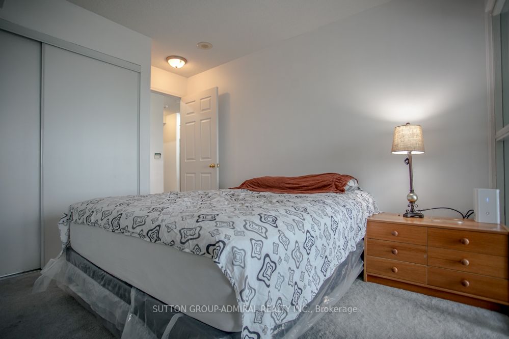 185 Oneida Crescent #911