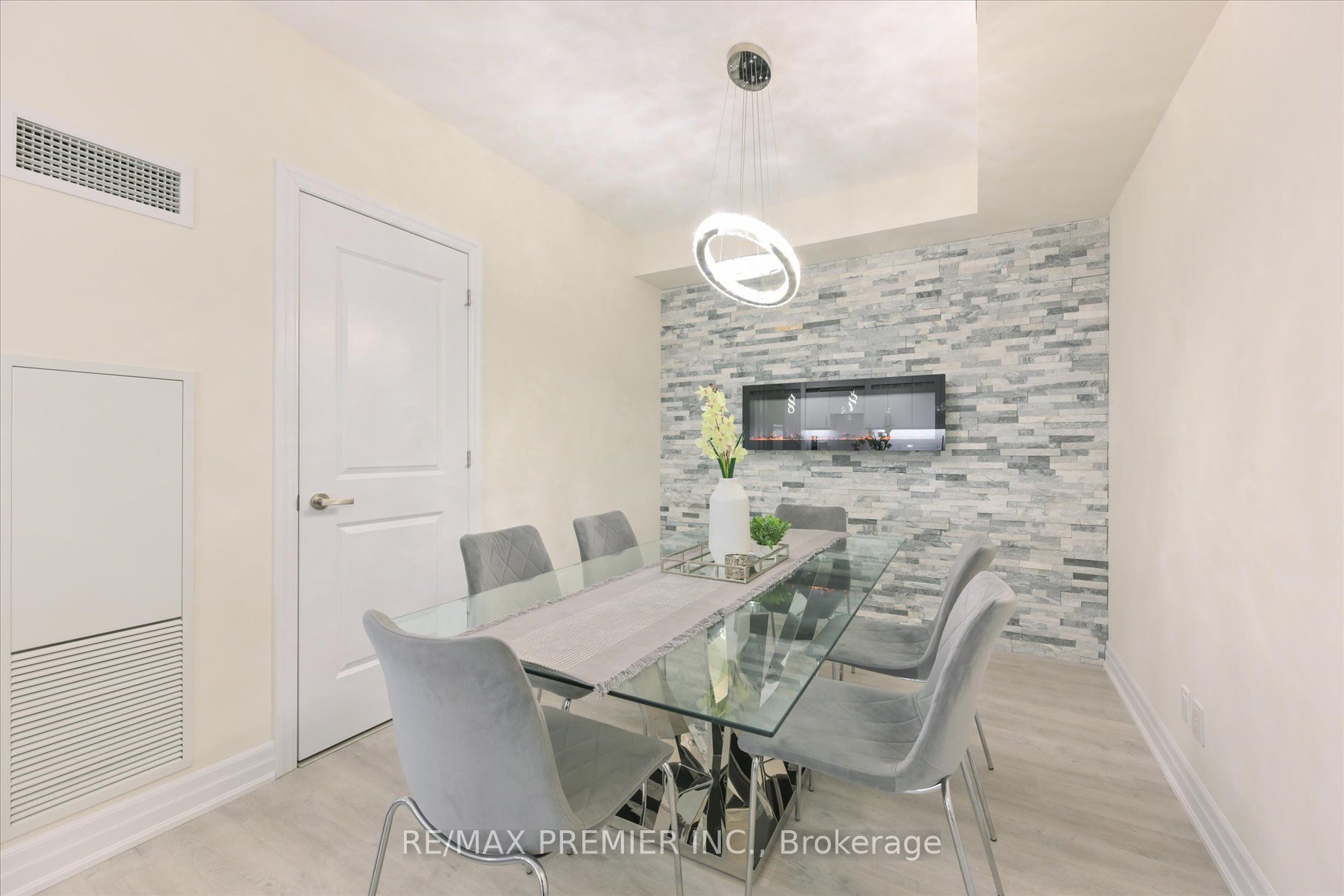 9075 Jane Street #1807
