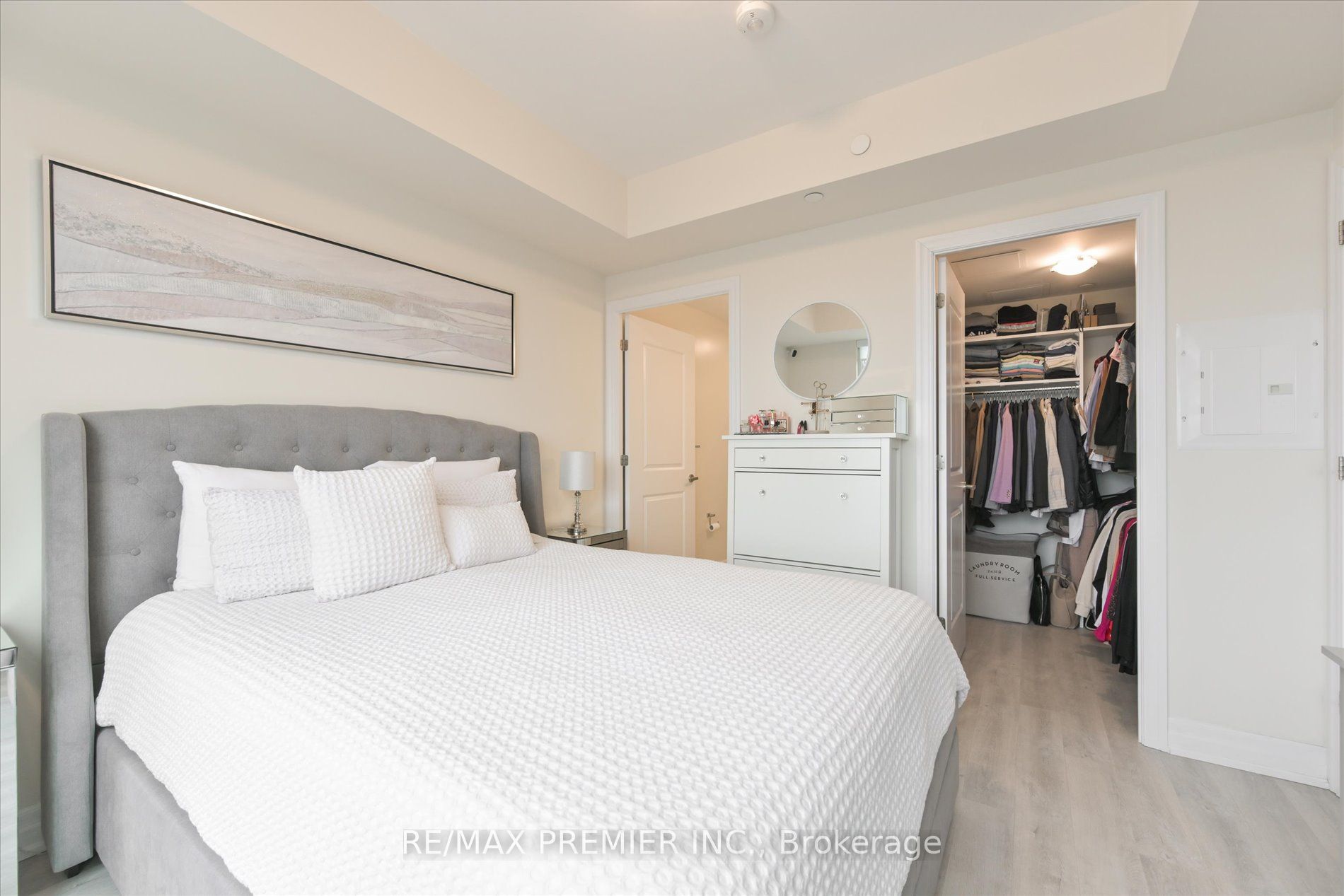 9075 Jane Street #1807