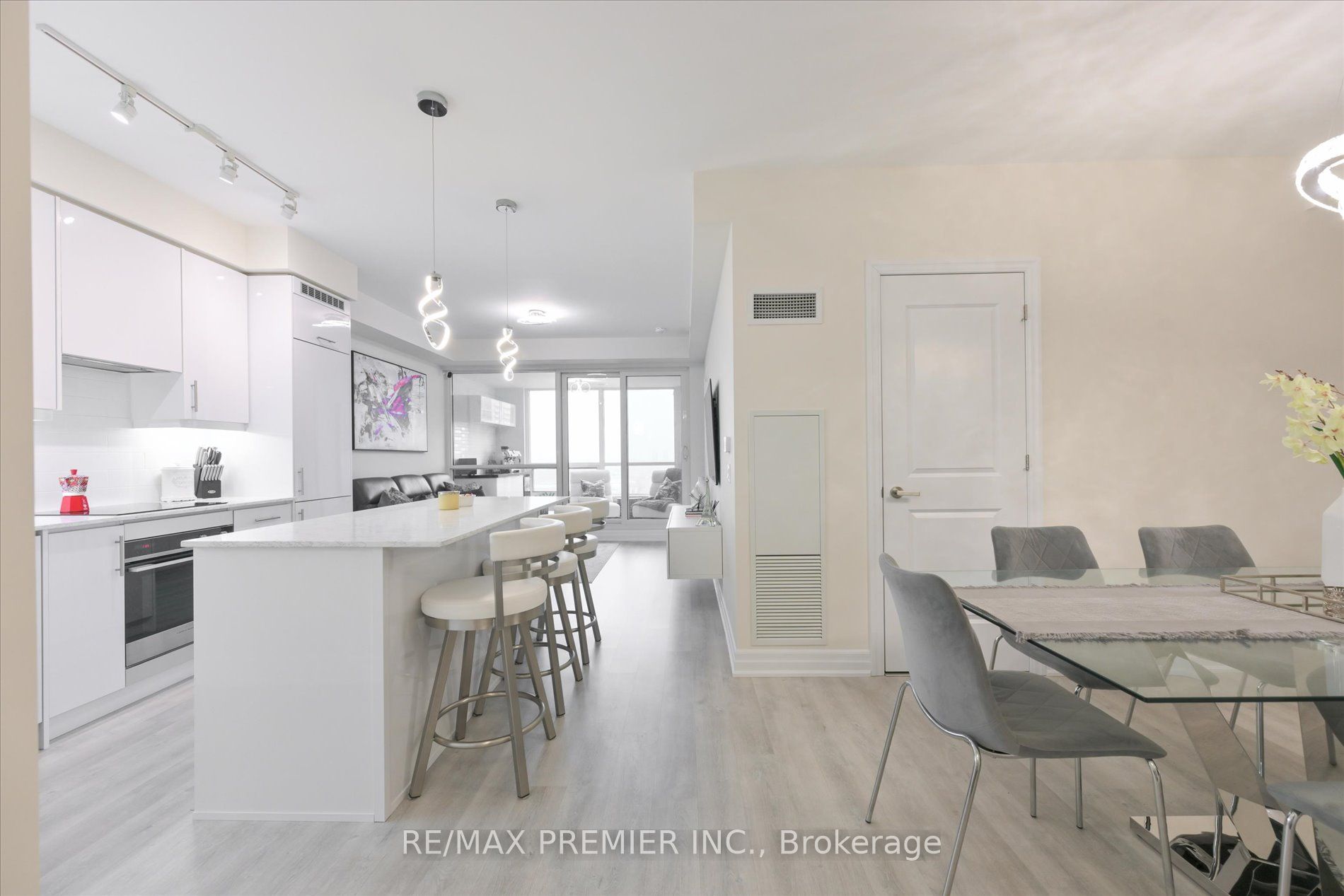 9075 Jane Street #1807