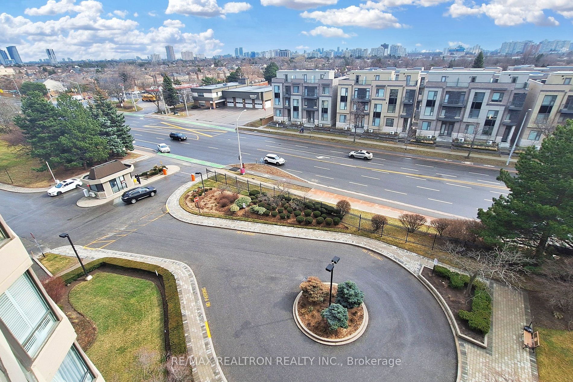 7420 Bathurst Street, #706