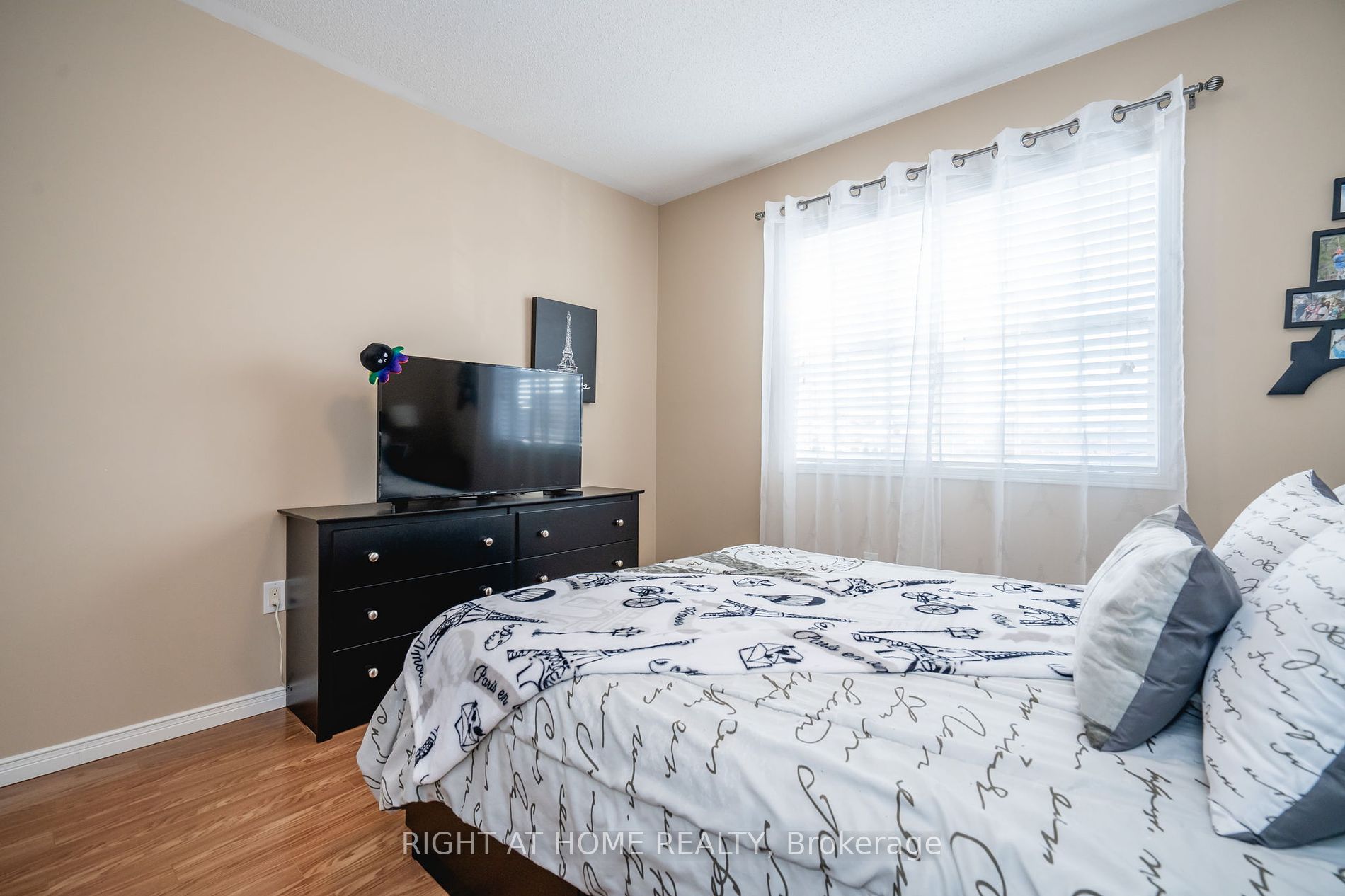77 Maplewood Dr
