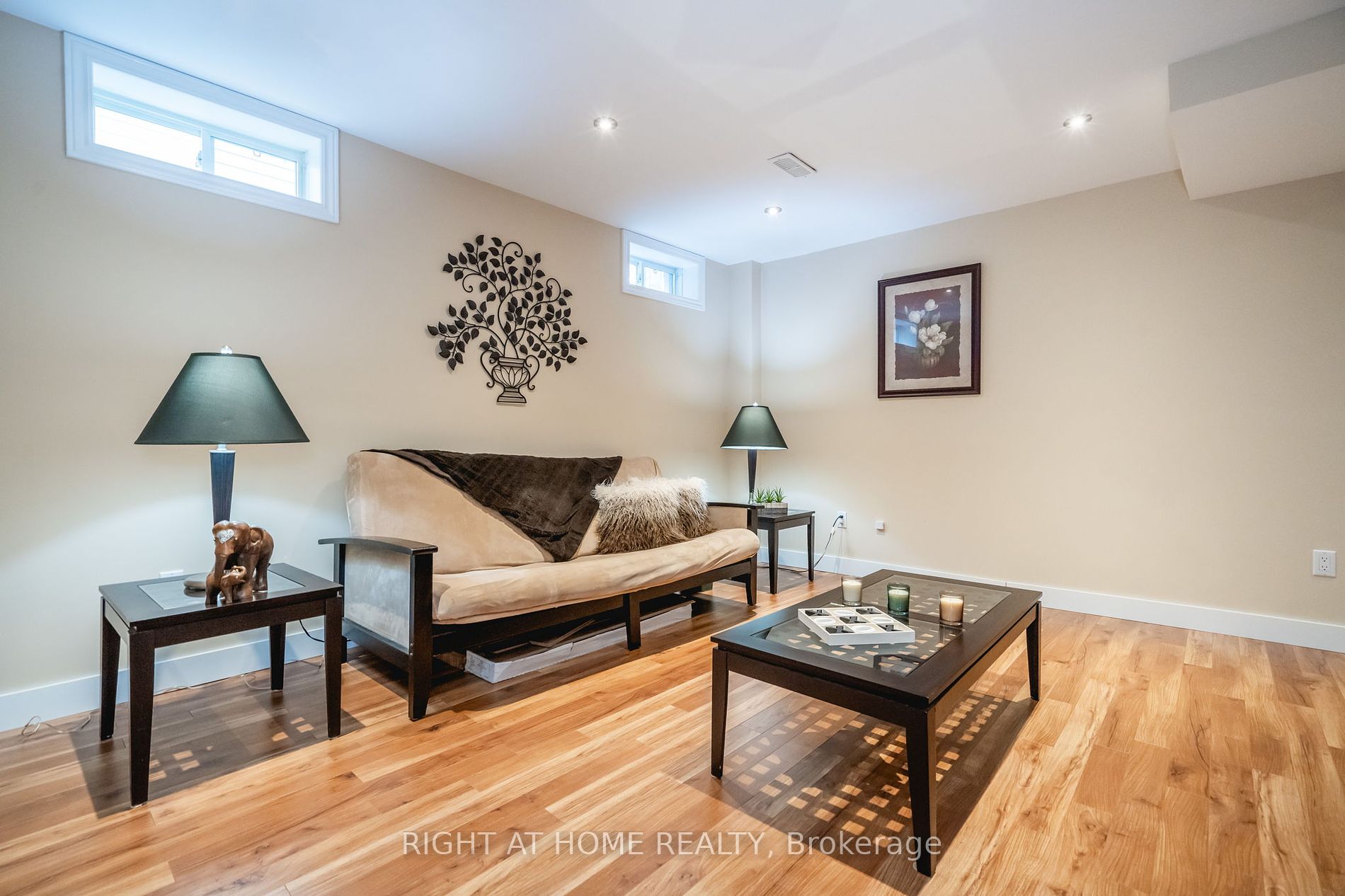 77 Maplewood Dr
