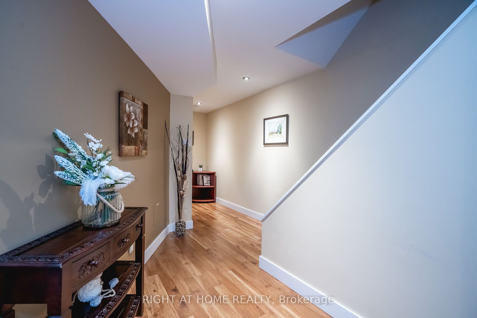 77 Maplewood Dr