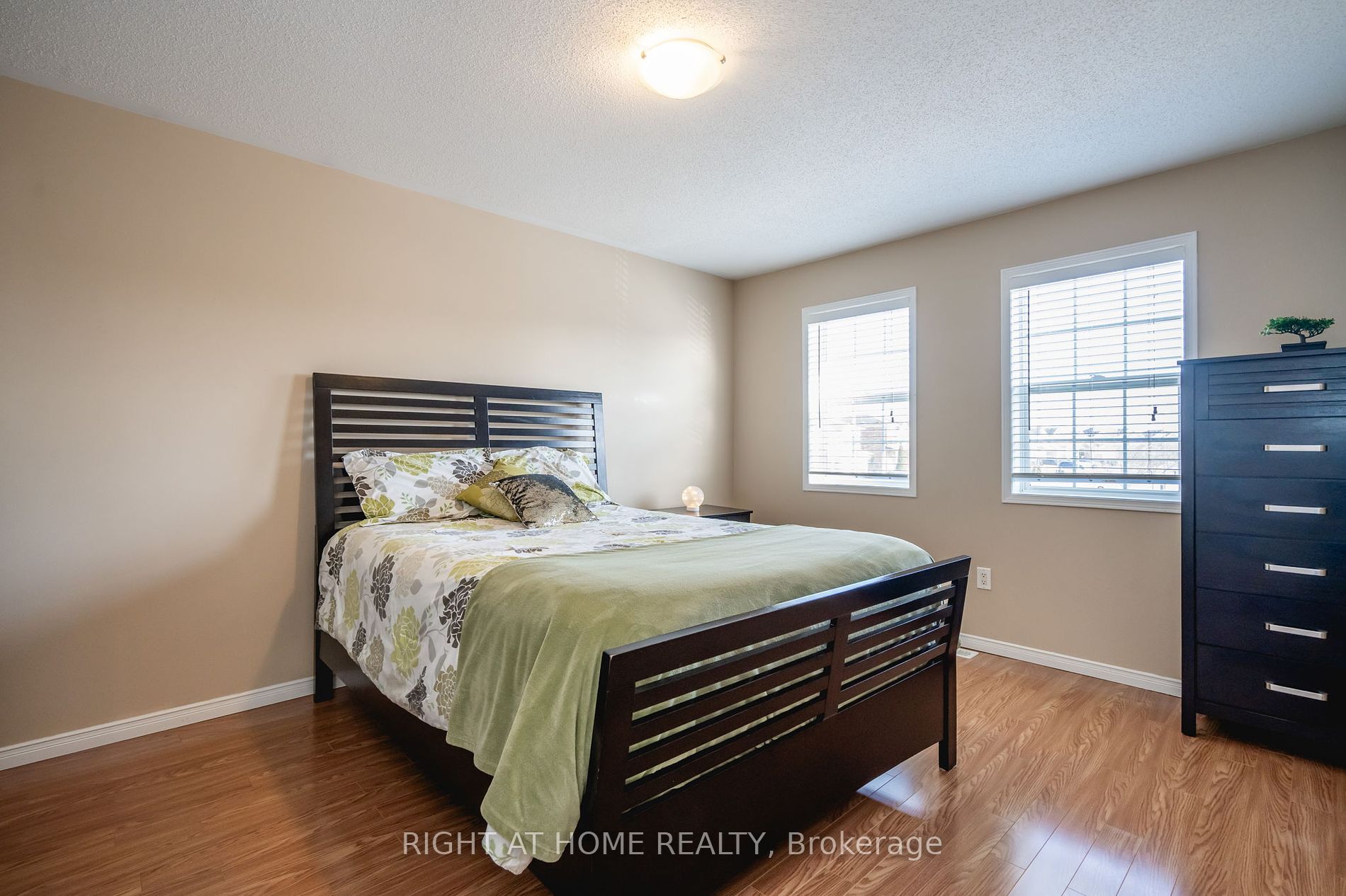 77 Maplewood Dr