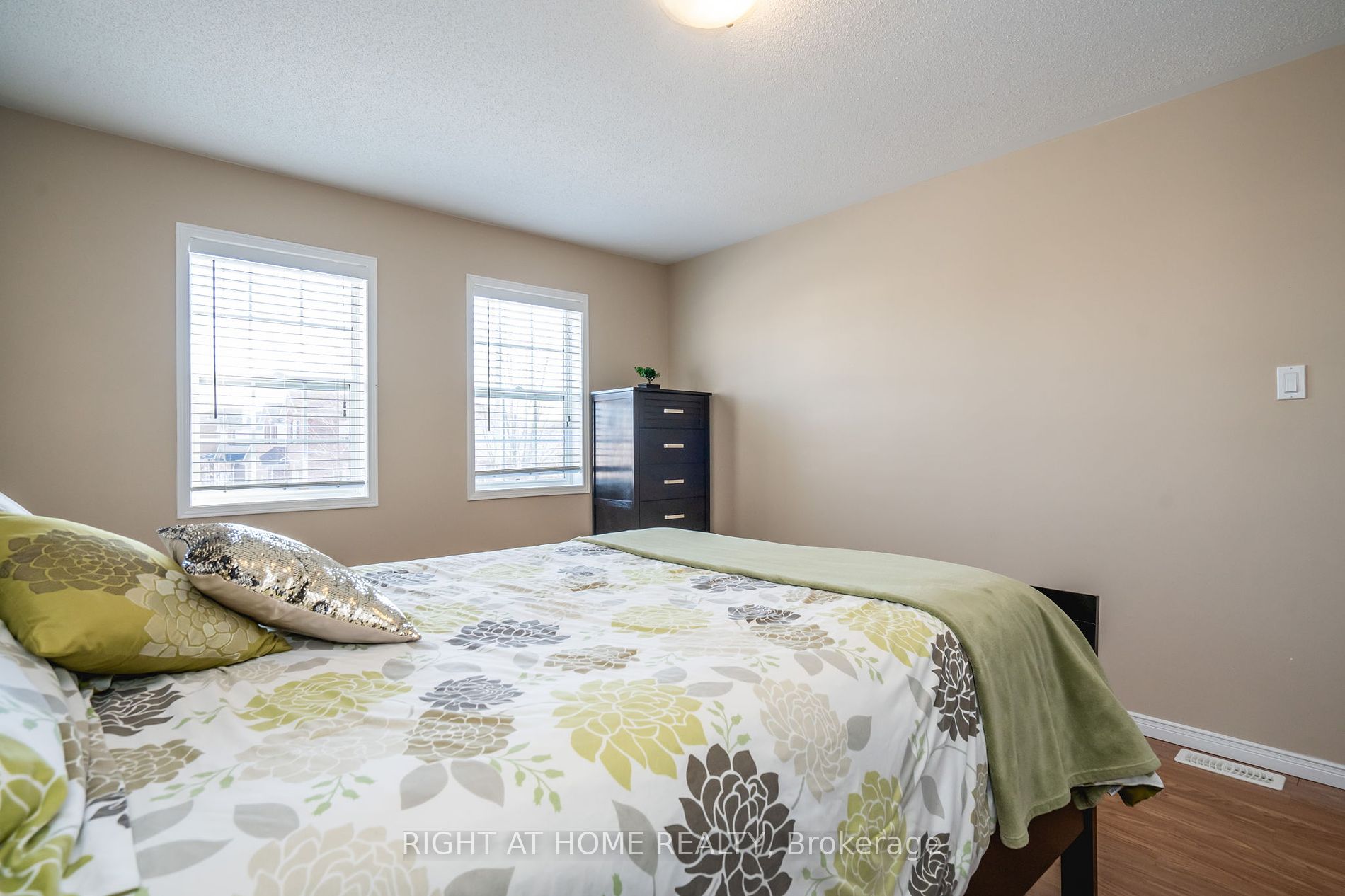 77 Maplewood Dr