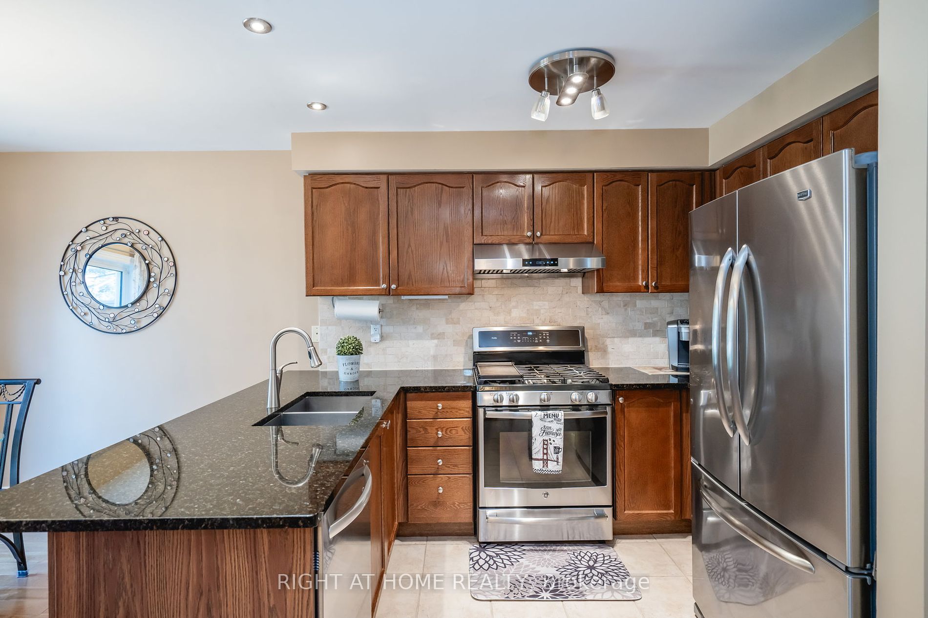 77 Maplewood Dr