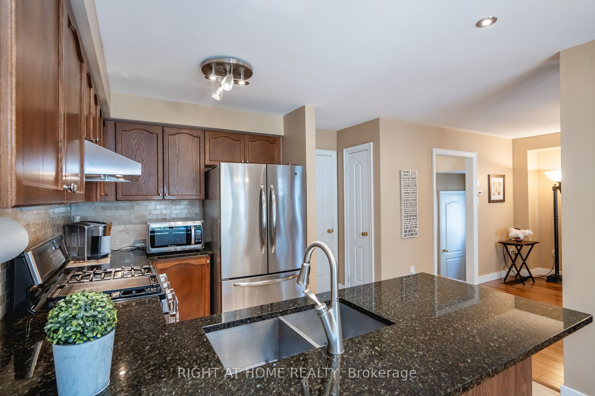 77 Maplewood Dr