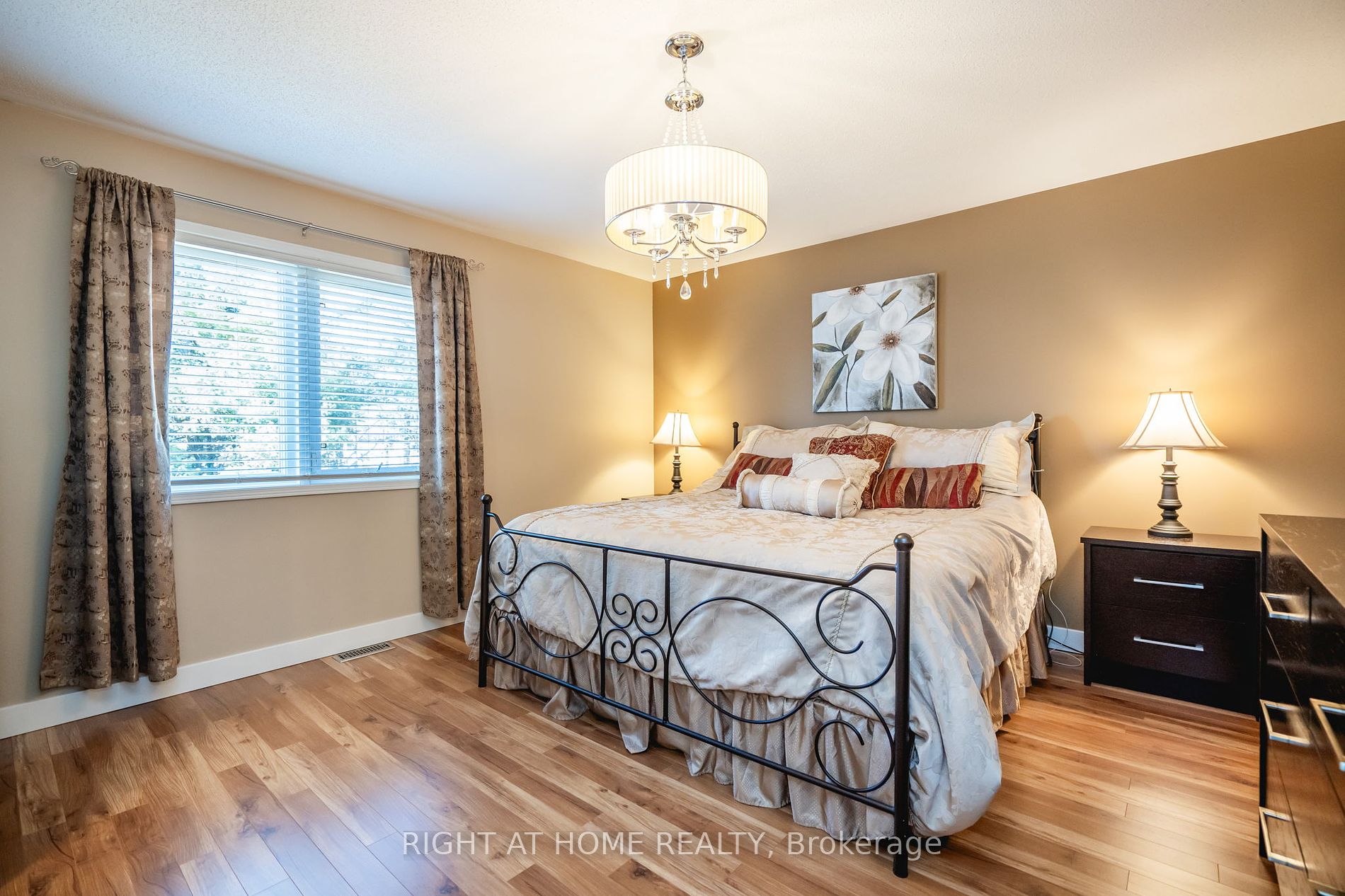 77 Maplewood Dr