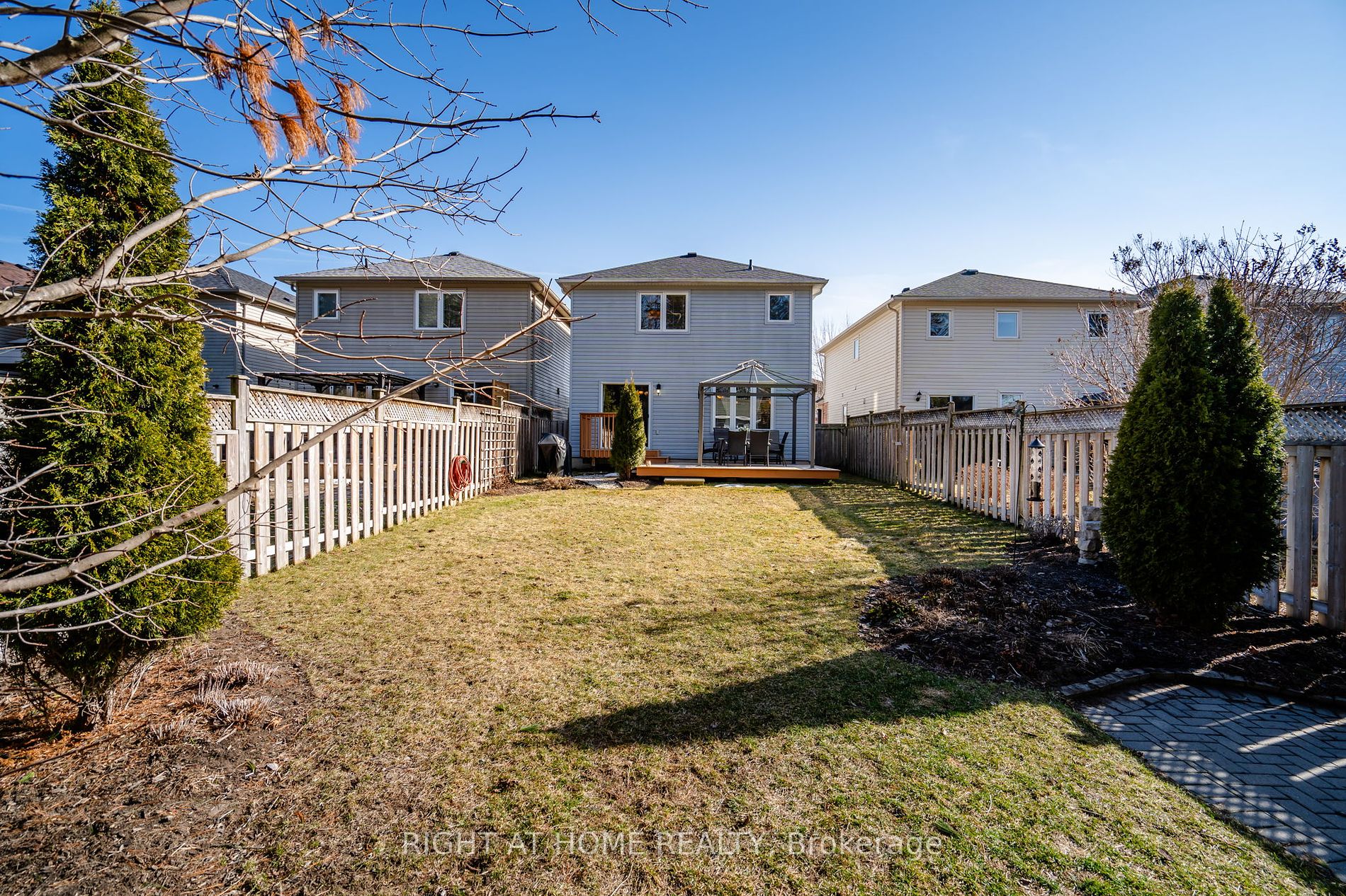 77 Maplewood Dr