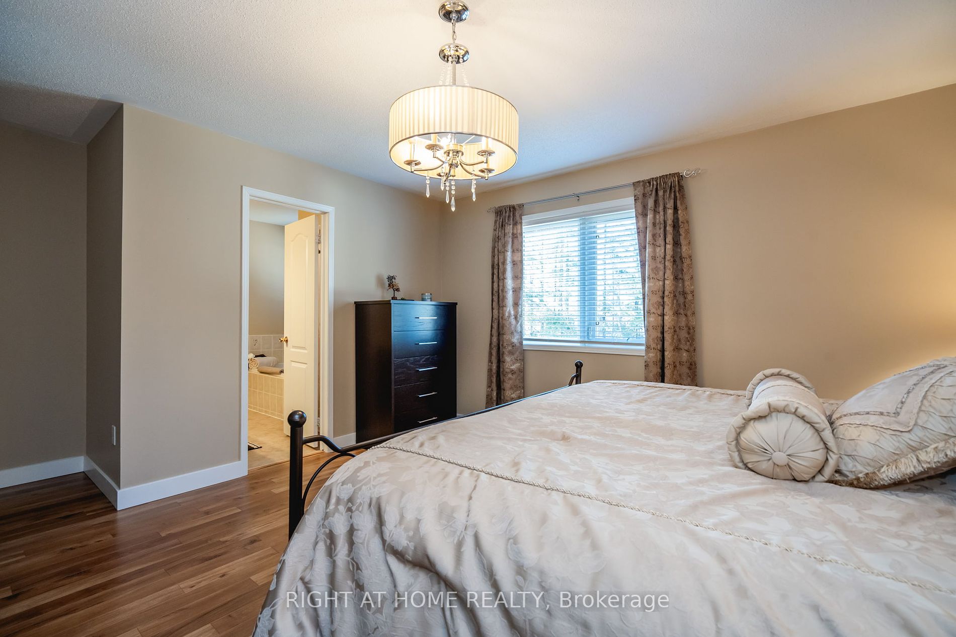 77 Maplewood Dr