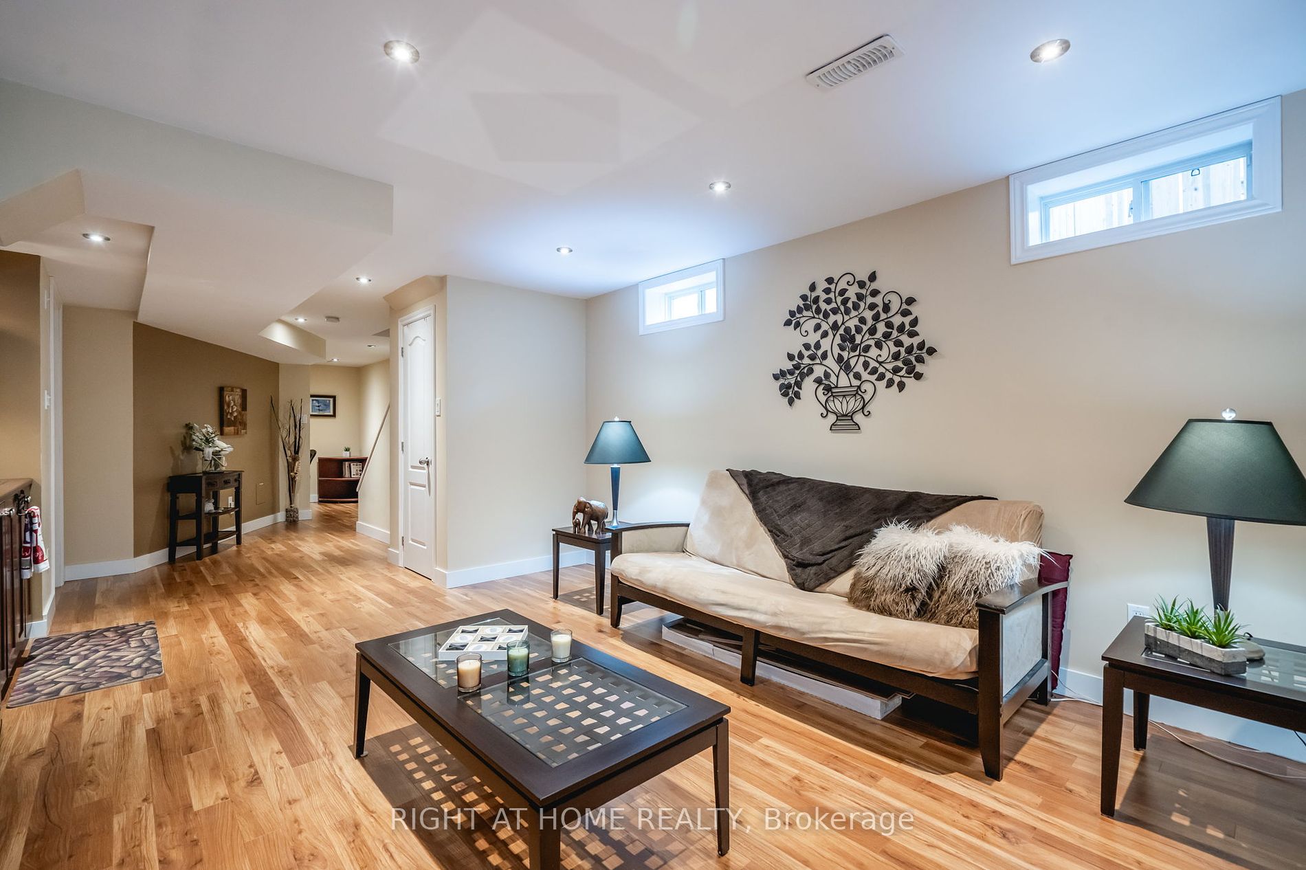 77 Maplewood Dr