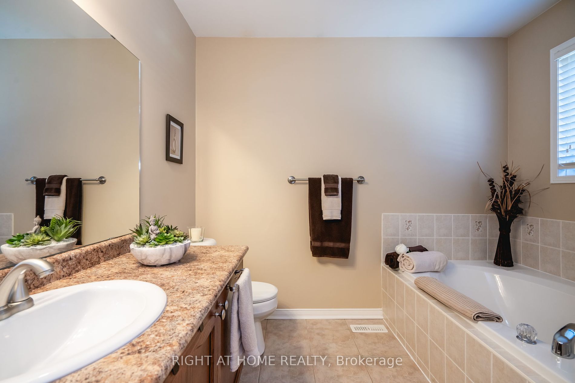 77 Maplewood Dr