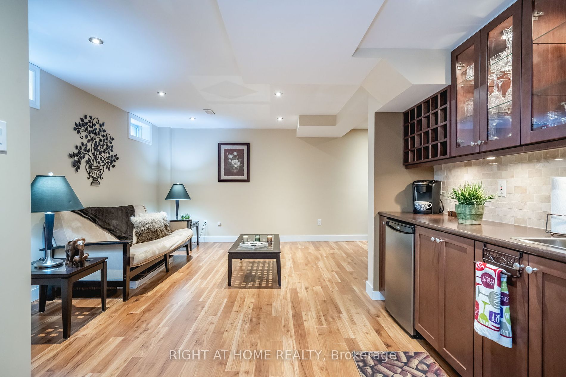 77 Maplewood Dr