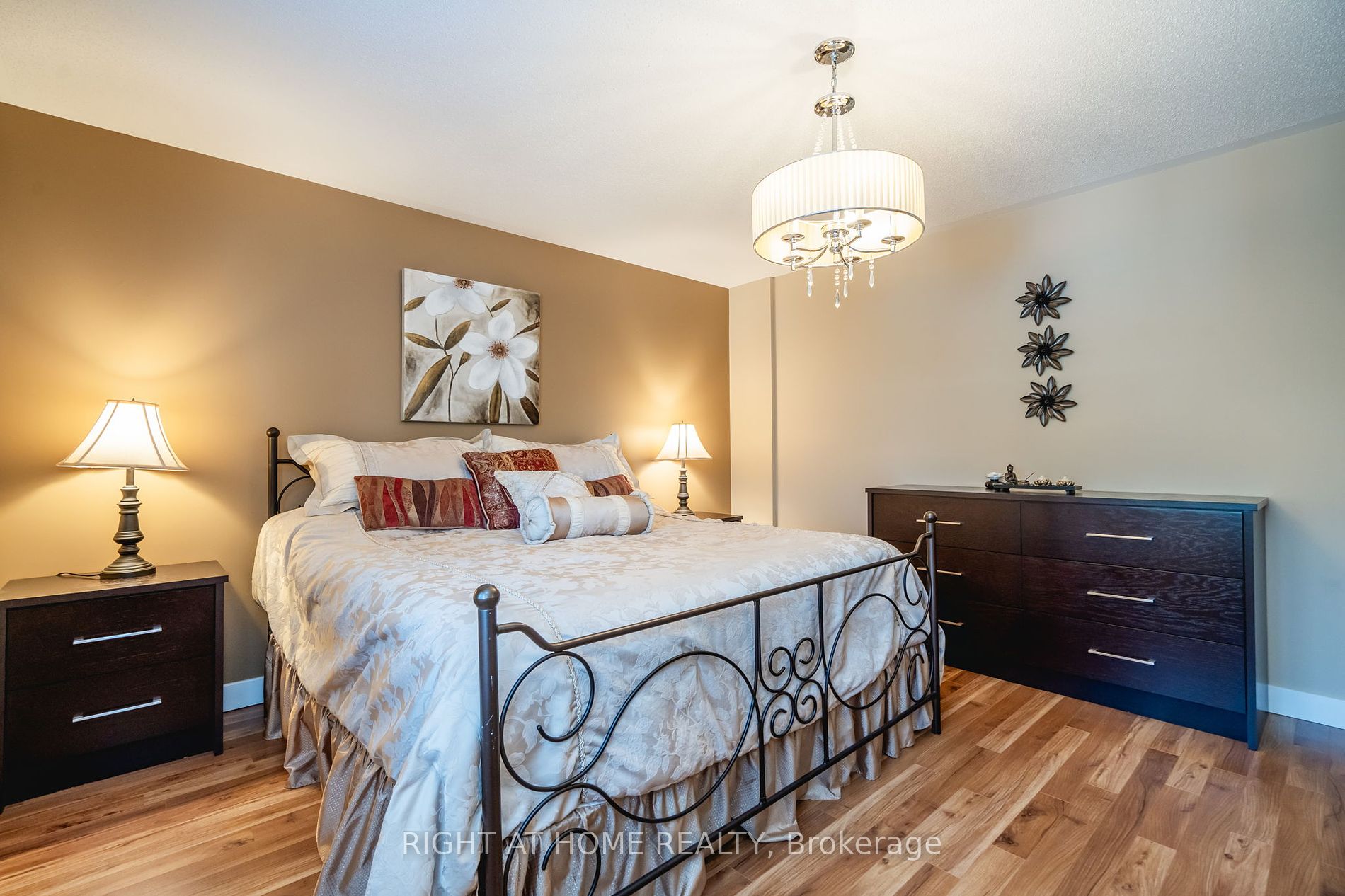 77 Maplewood Dr