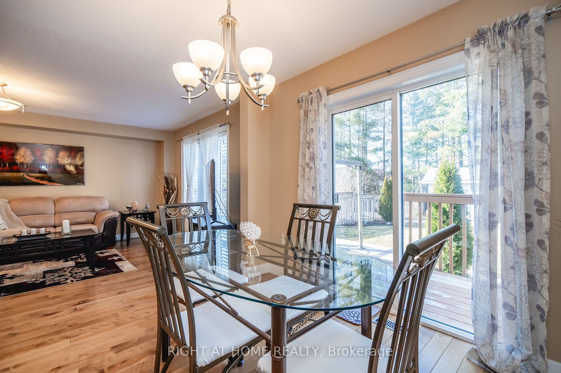 77 Maplewood Dr