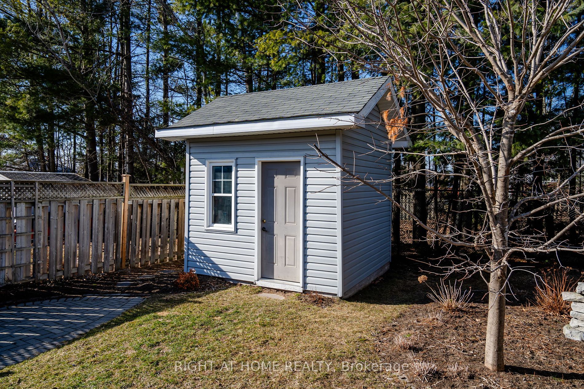77 Maplewood Dr