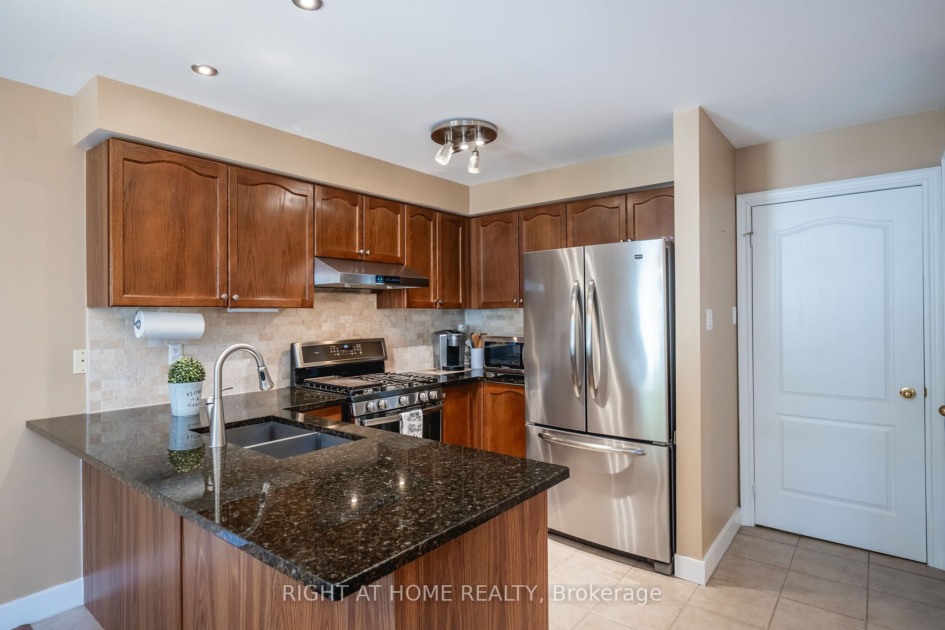 77 Maplewood Dr