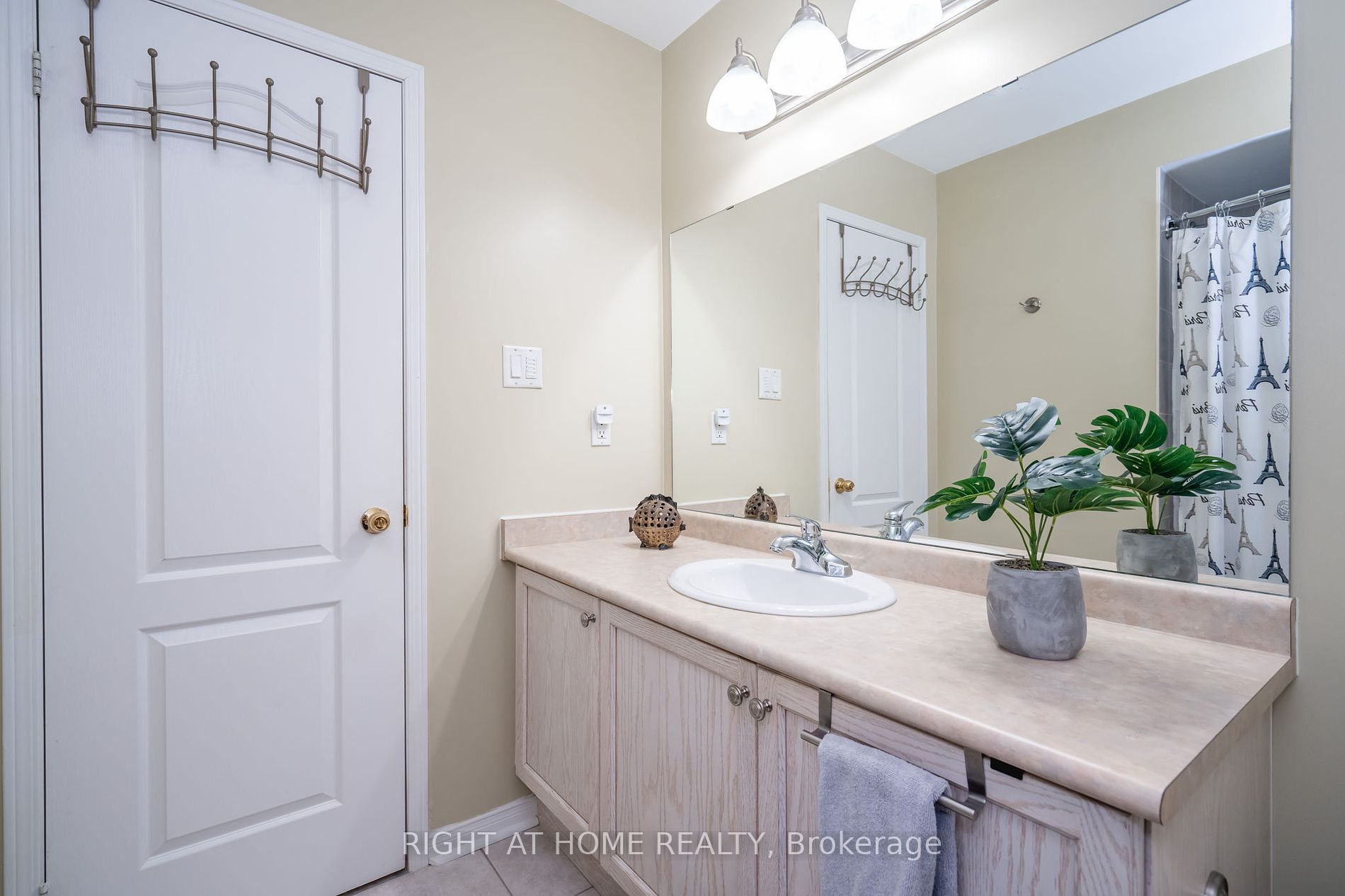 77 Maplewood Dr