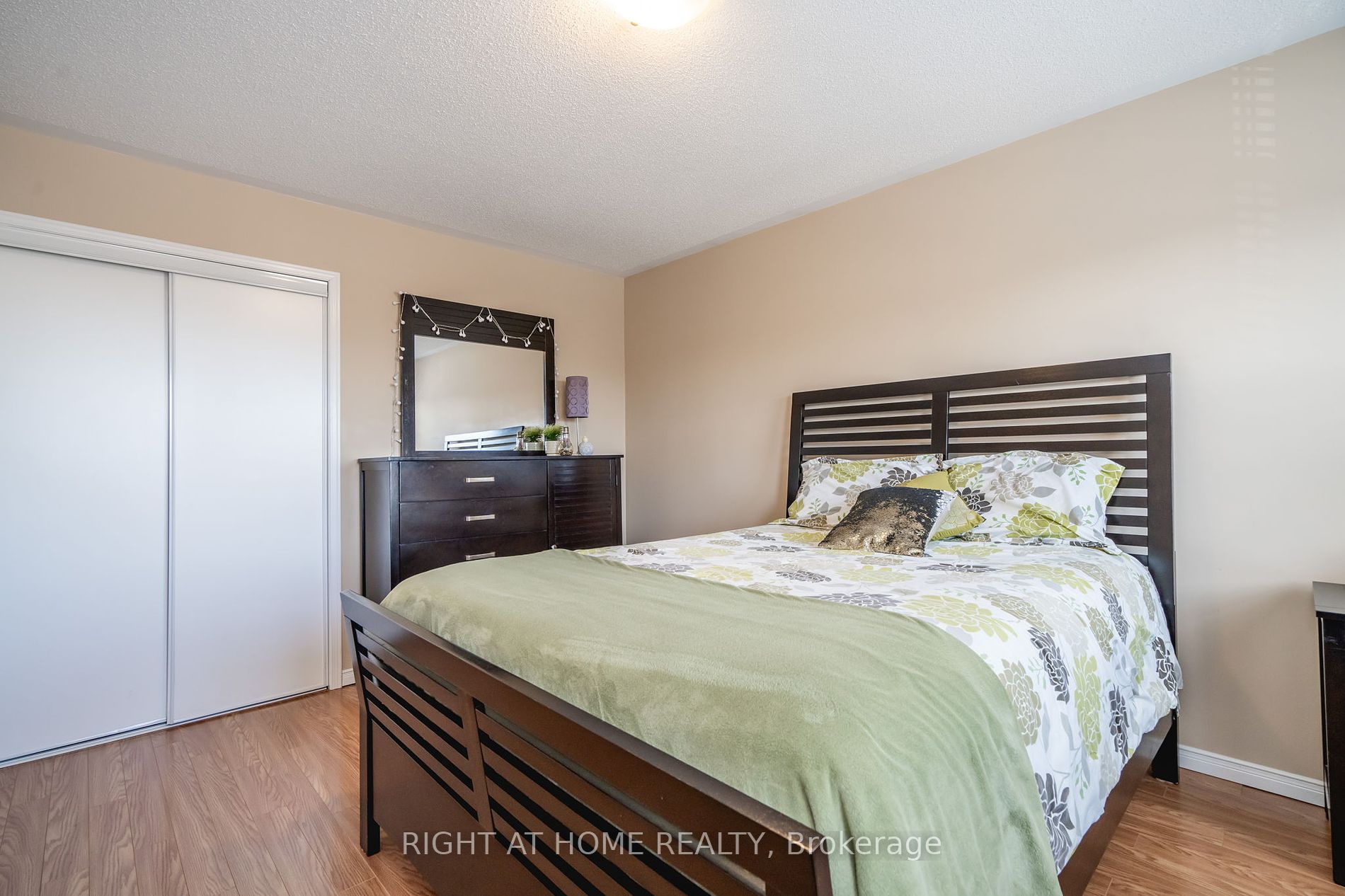77 Maplewood Dr