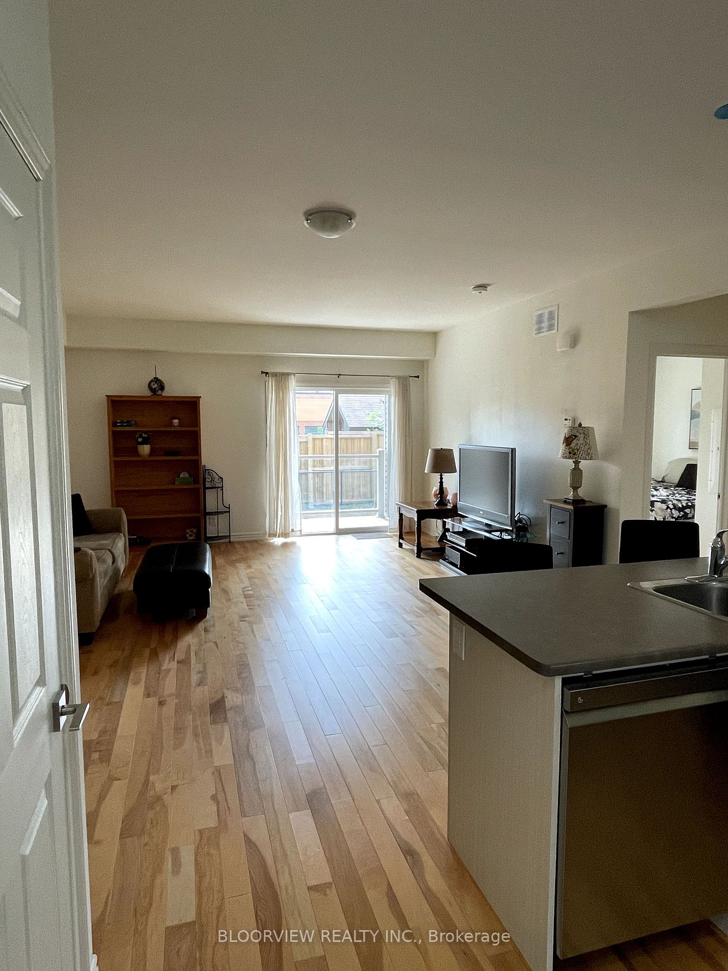128 Barrie St, #105