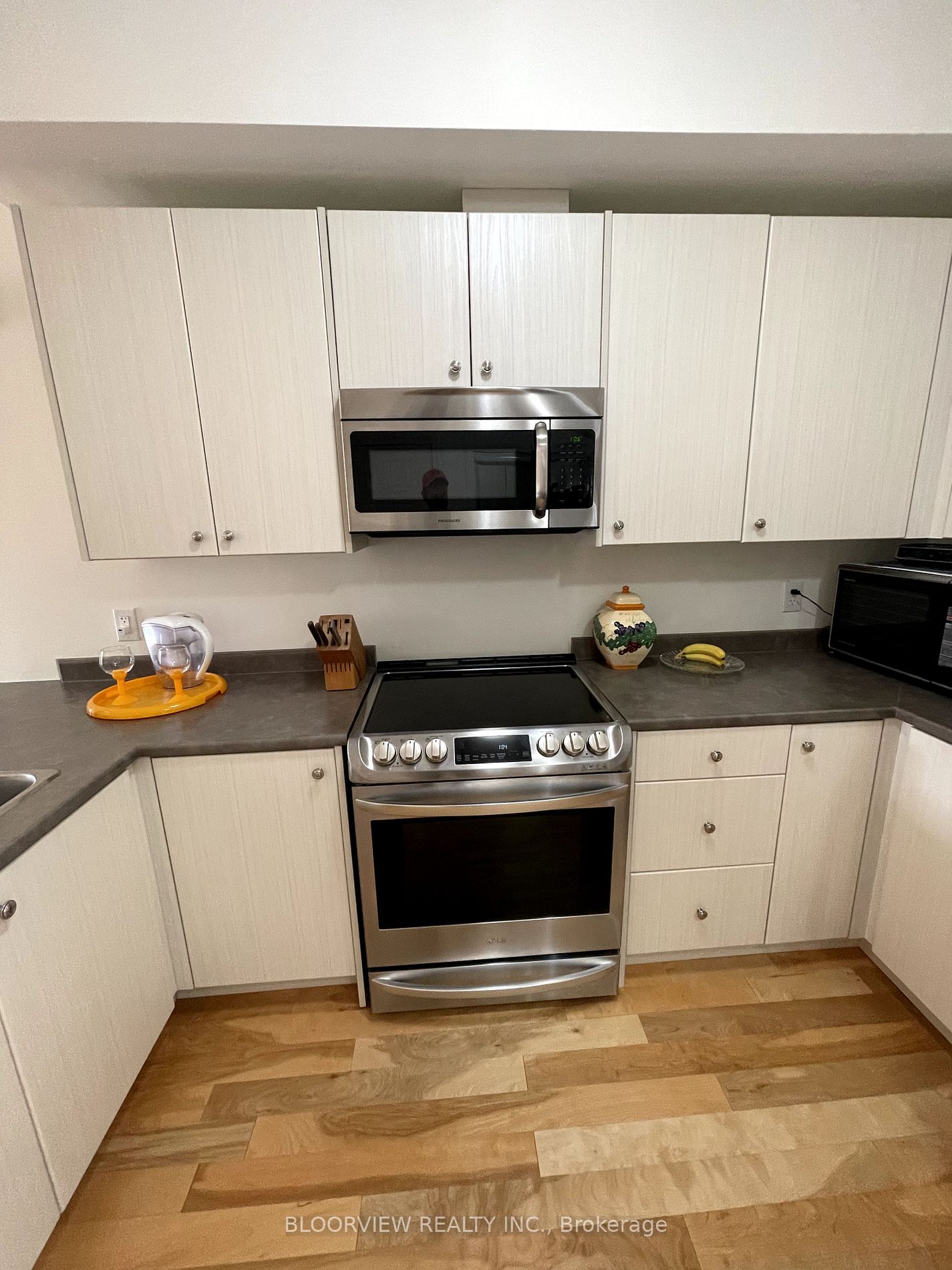 128 Barrie St, #105