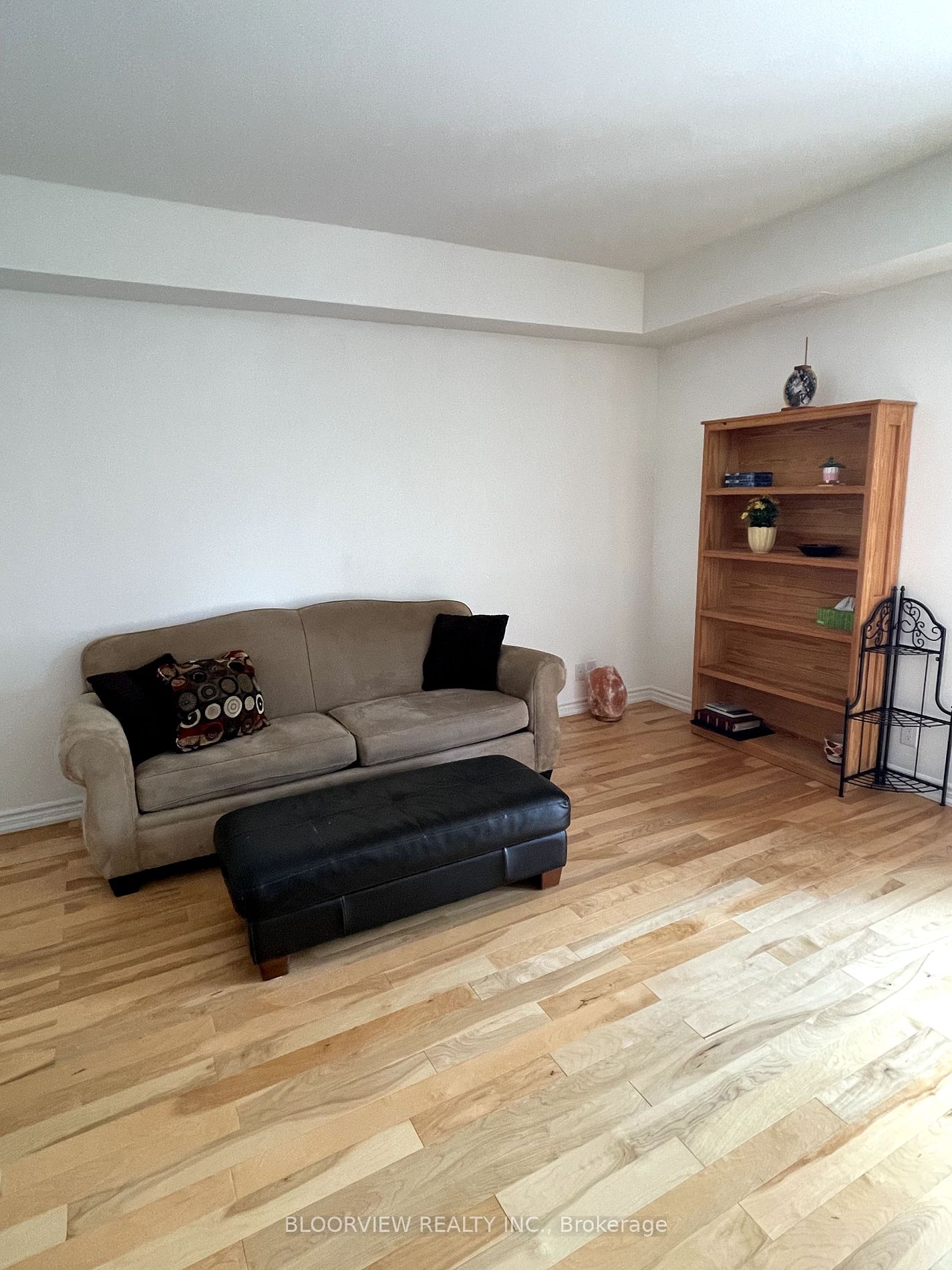 128 Barrie St, #105