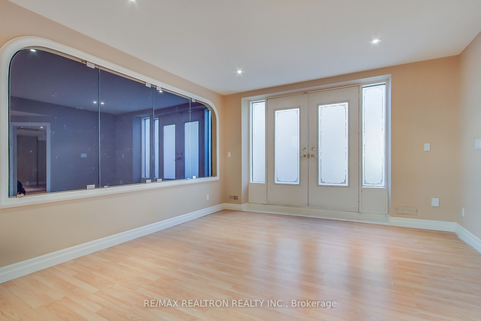 38 Thornridge Dr