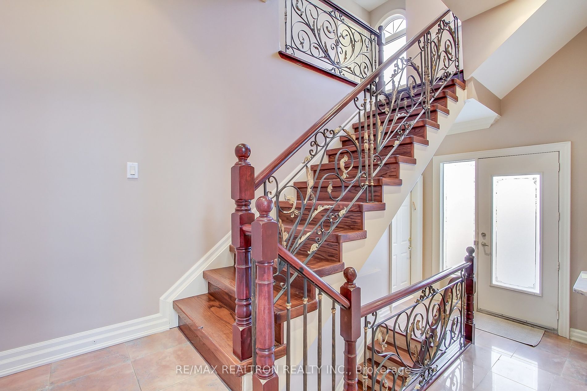 38 Thornridge Dr
