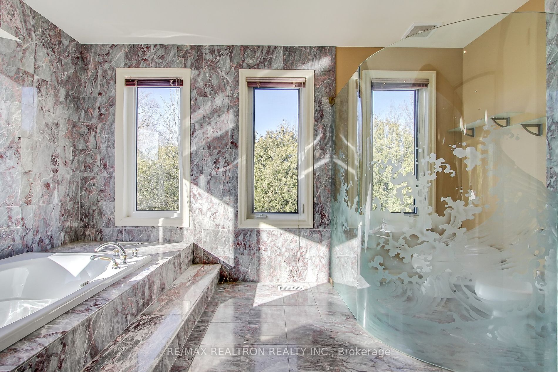 38 Thornridge Dr