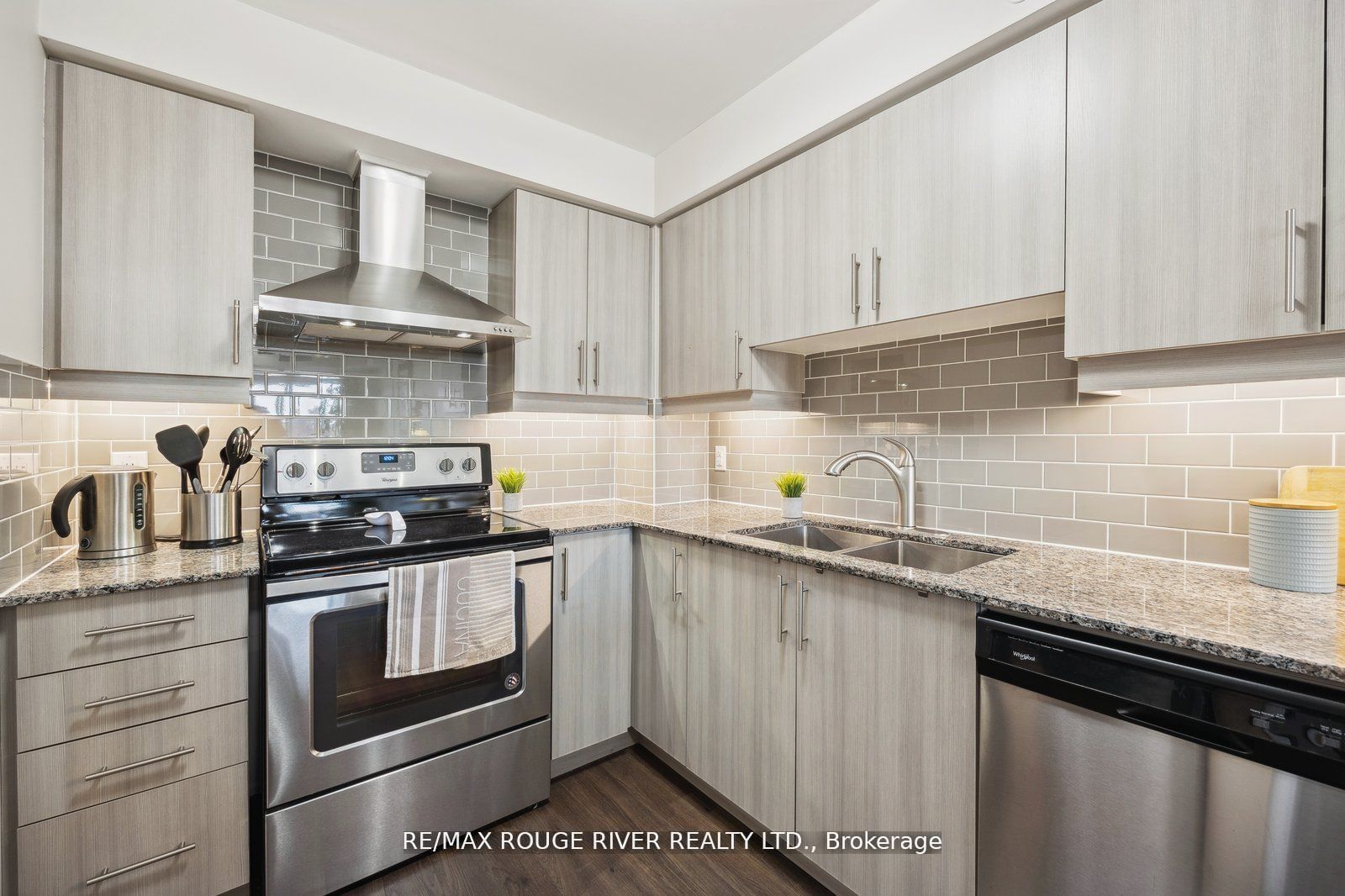 481 Rupert Ave, #405
