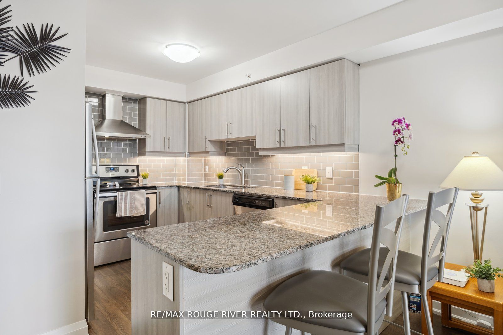 481 Rupert Ave, #405