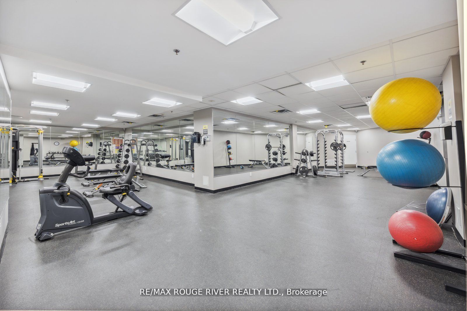 481 Rupert Ave, #405