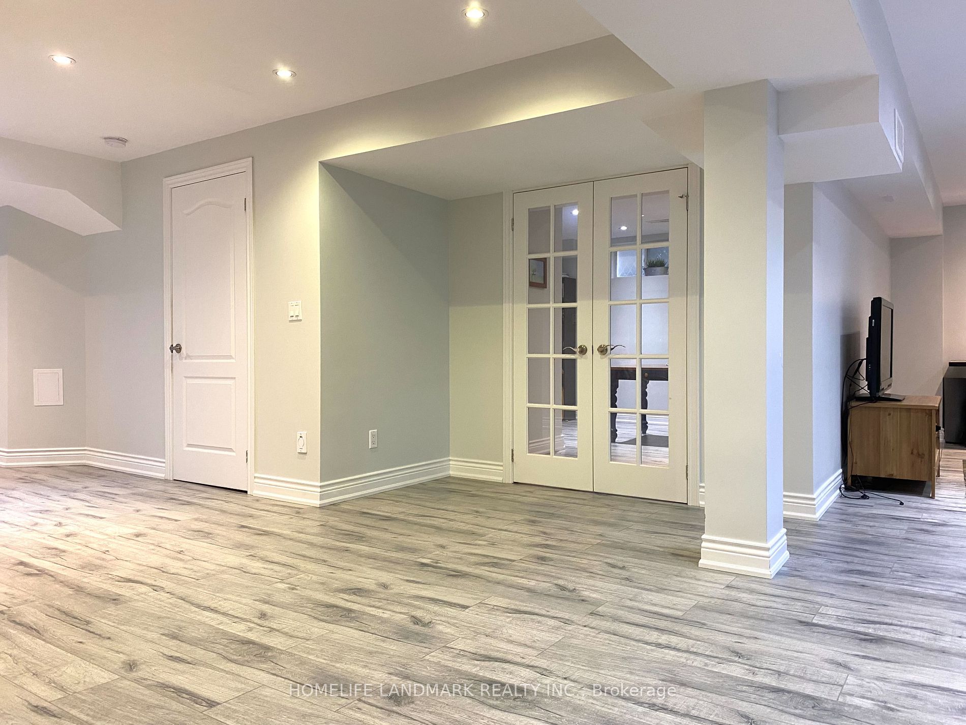 14 Orville Hand Court