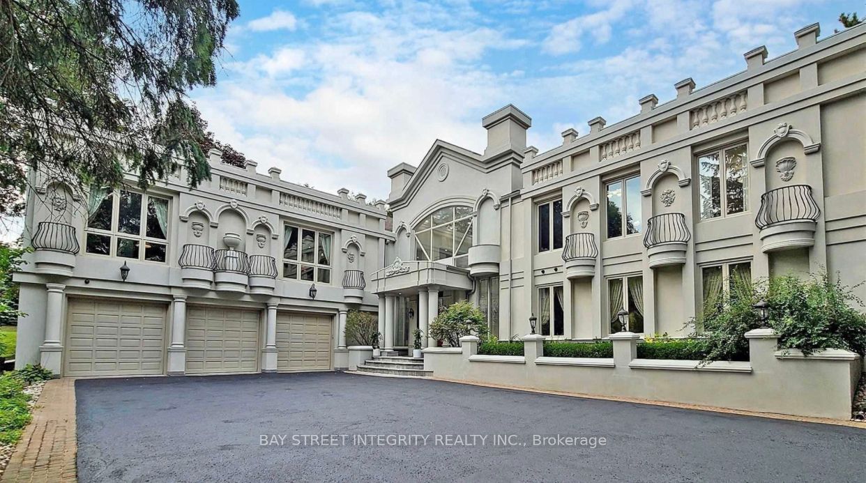305 Woodland Acres Crescent