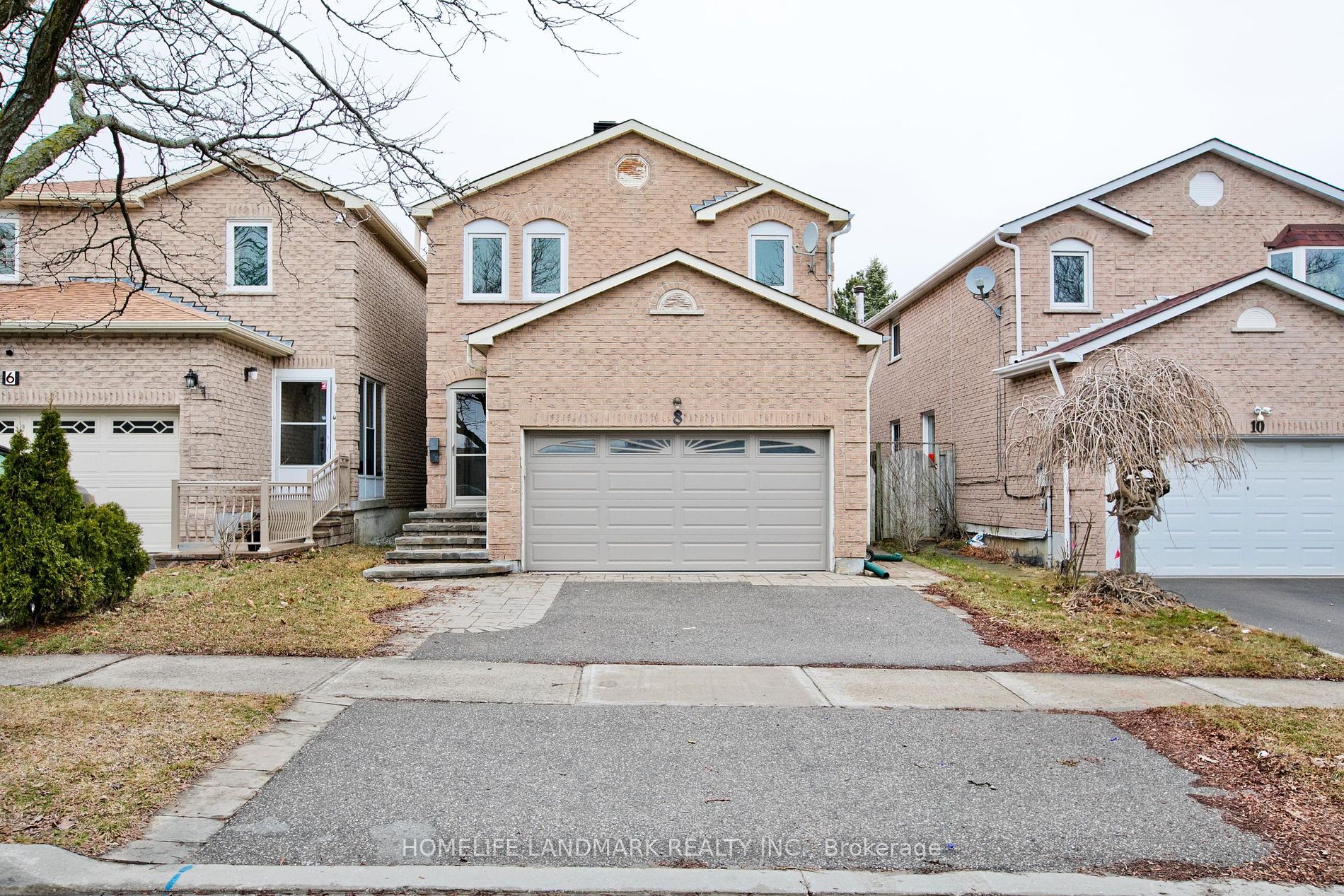 8 Laguna Crescent
