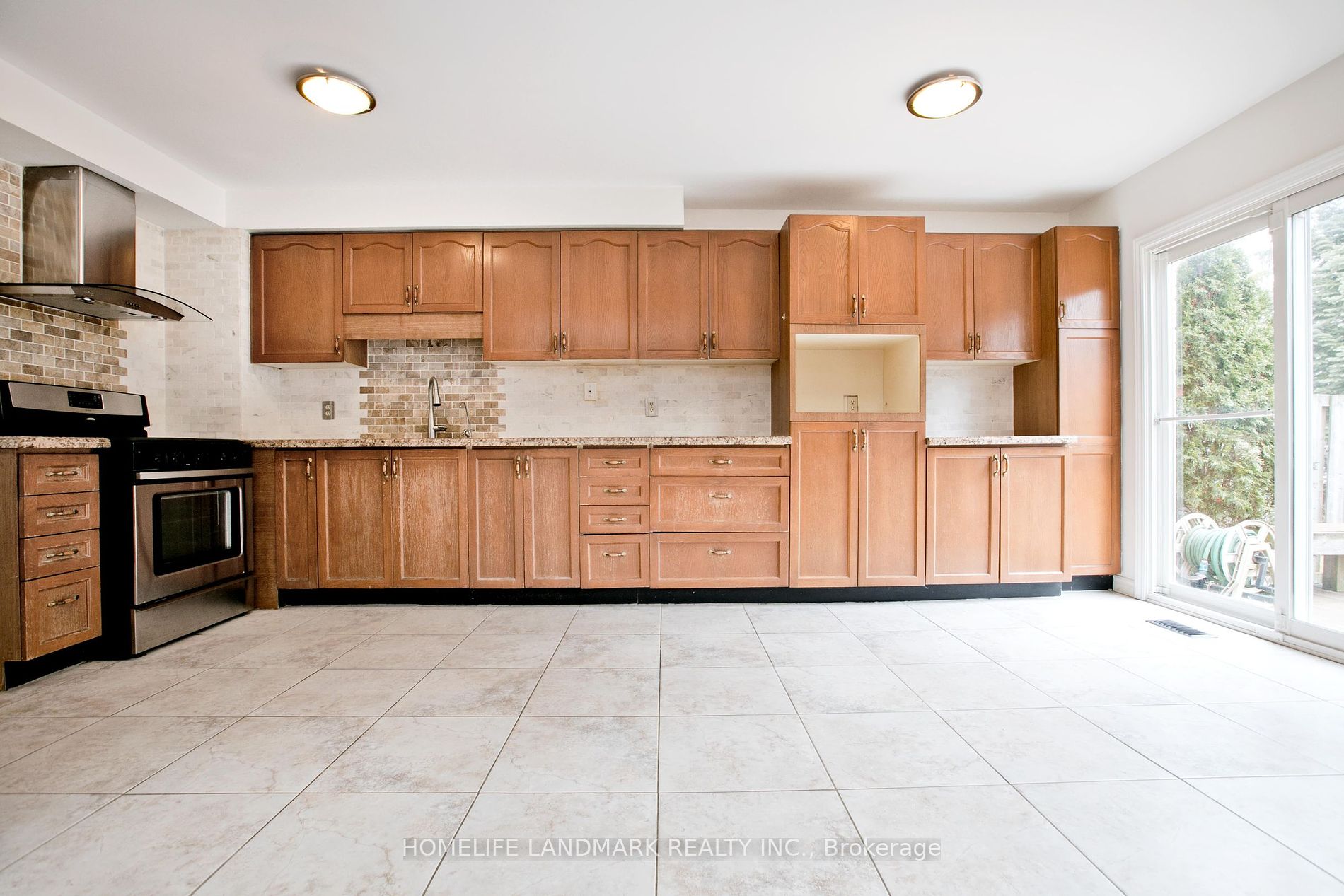 8 Laguna Crescent