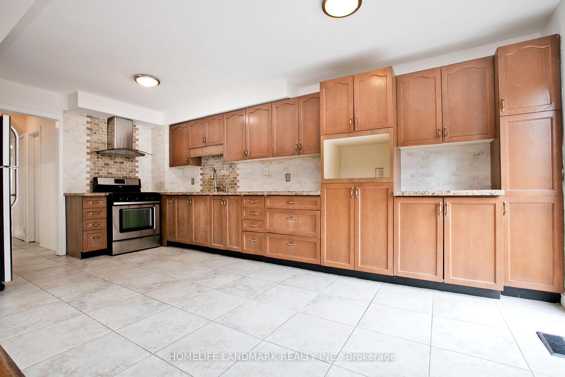 8 Laguna Crescent