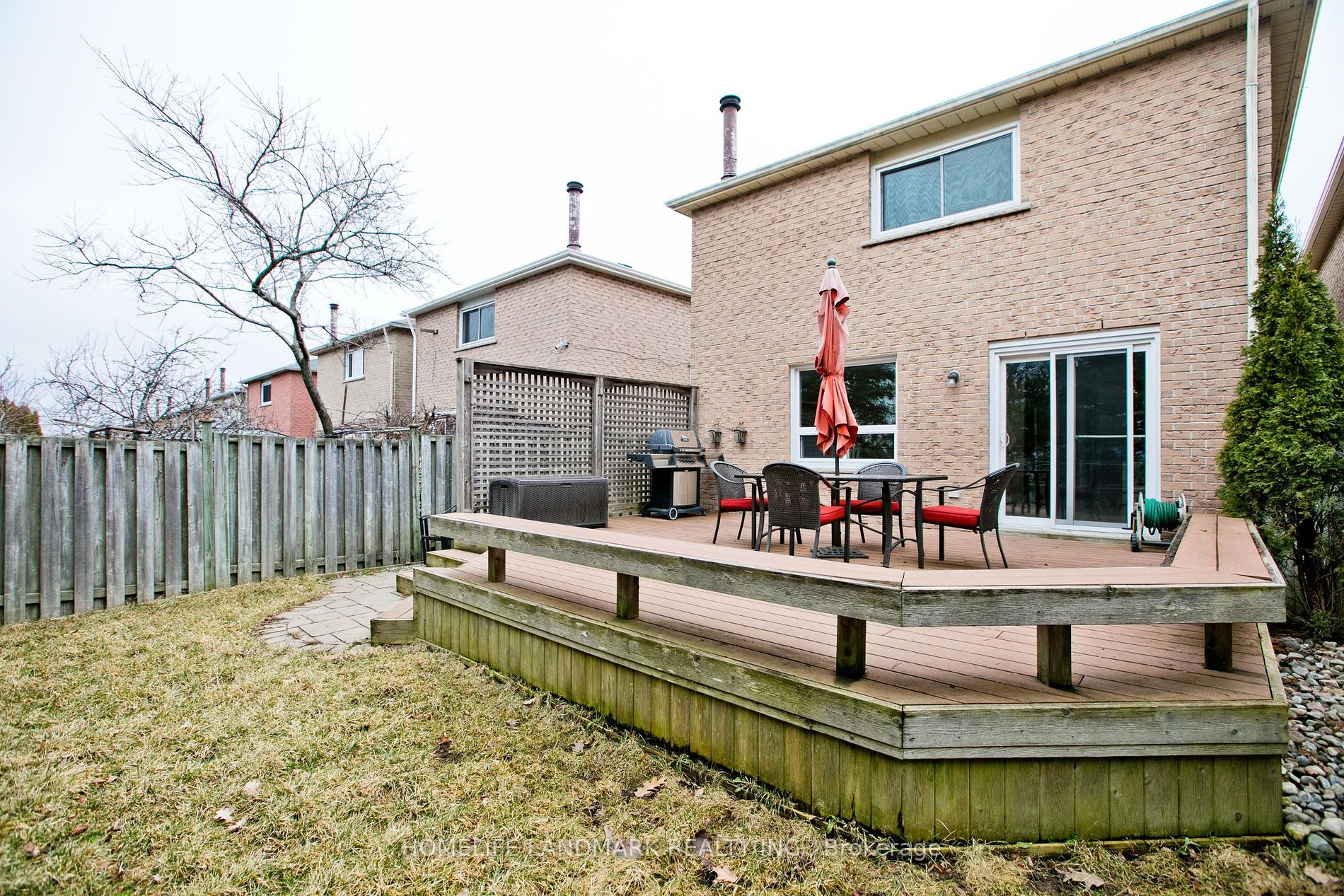 8 Laguna Crescent