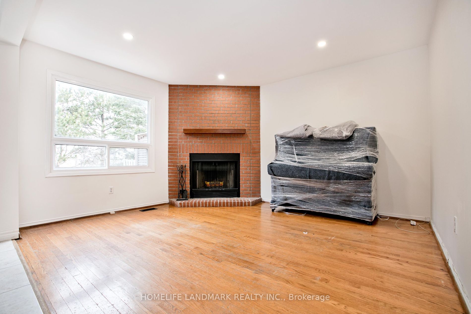8 Laguna Crescent