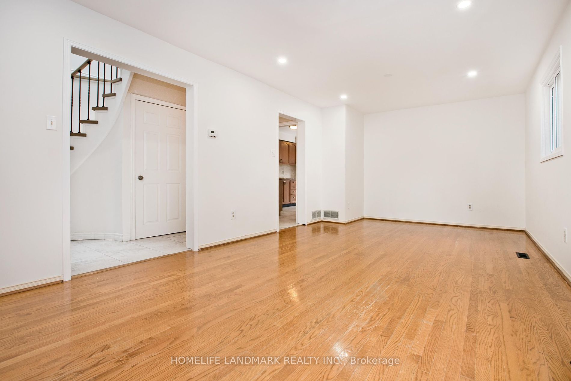 8 Laguna Crescent