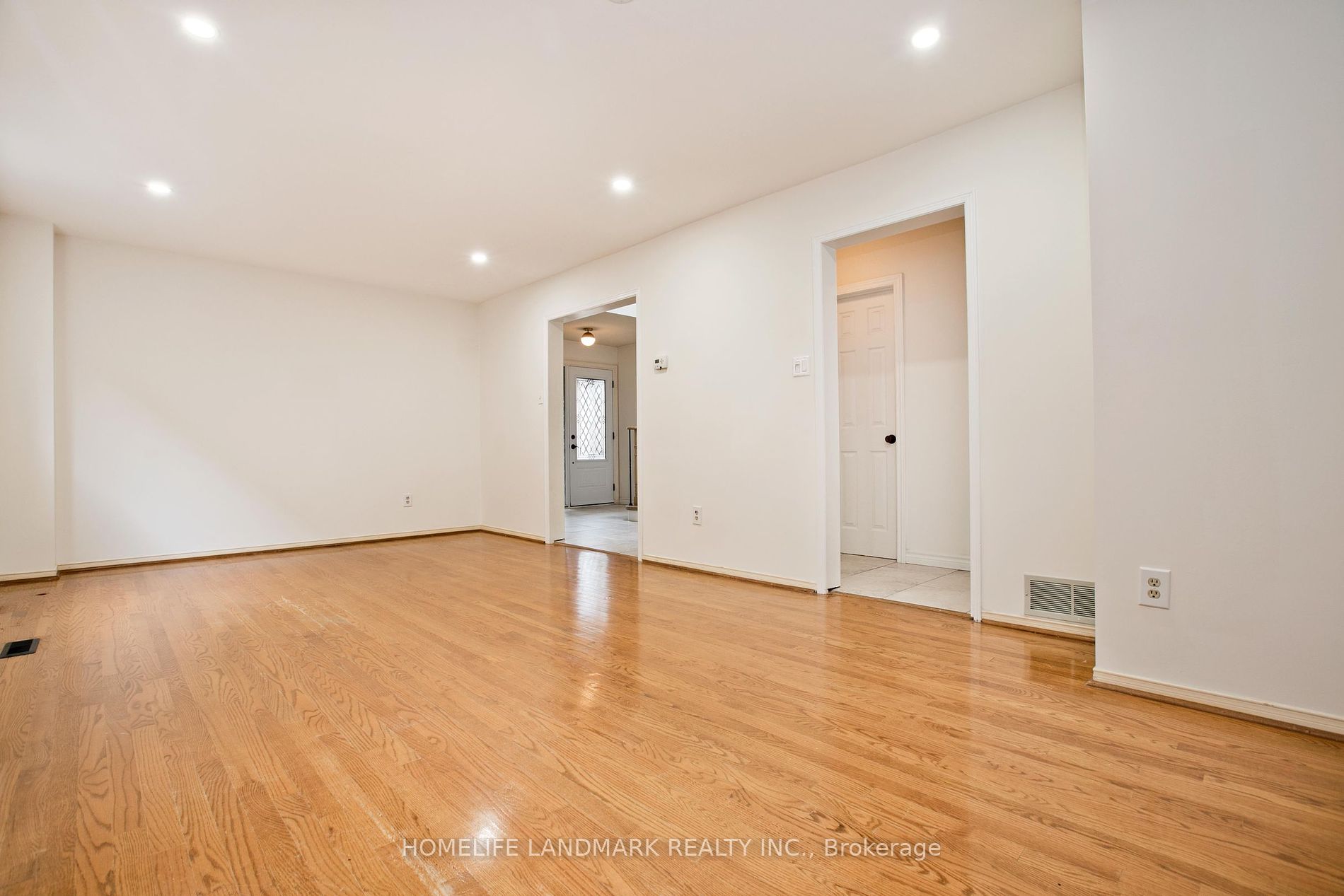 8 Laguna Crescent