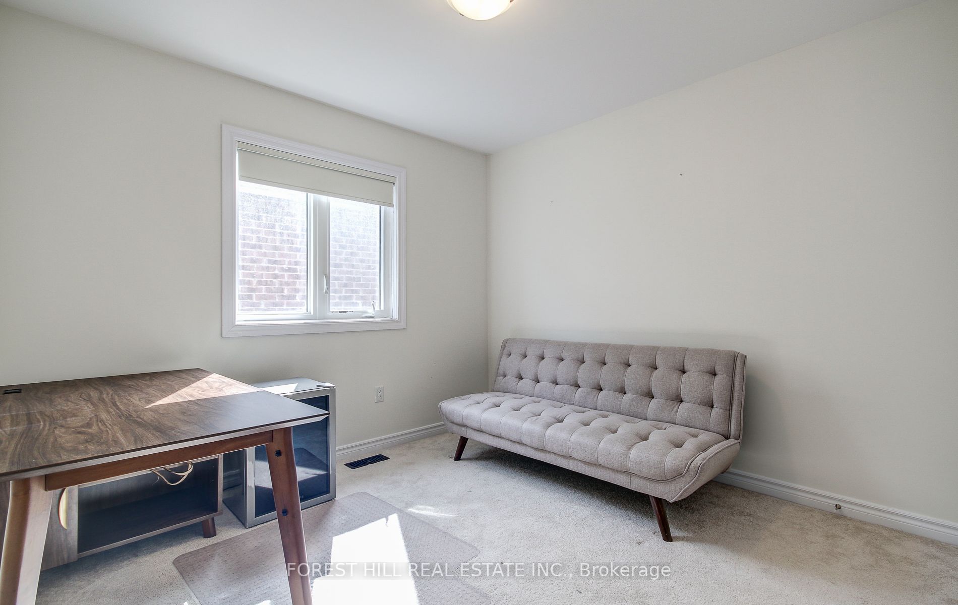 1153 Peelar Crescent