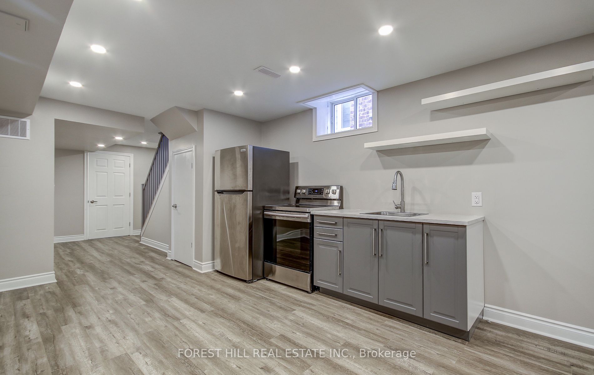 1153 Peelar Crescent