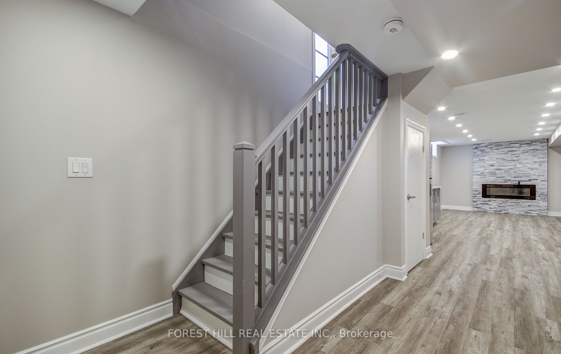 1153 Peelar Crescent