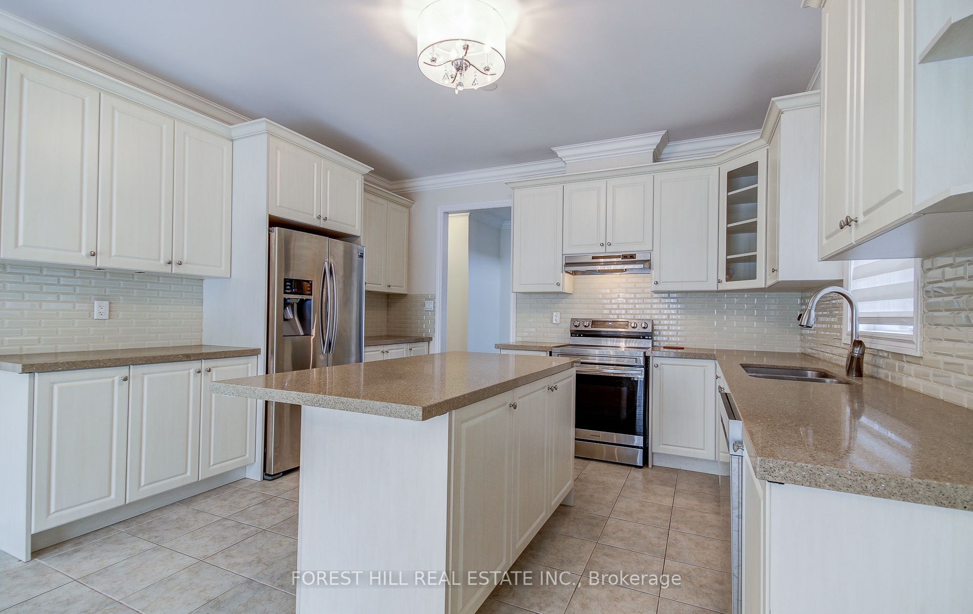 1153 Peelar Crescent