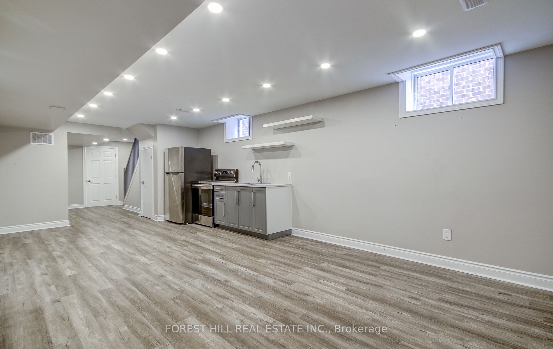 1153 Peelar Crescent