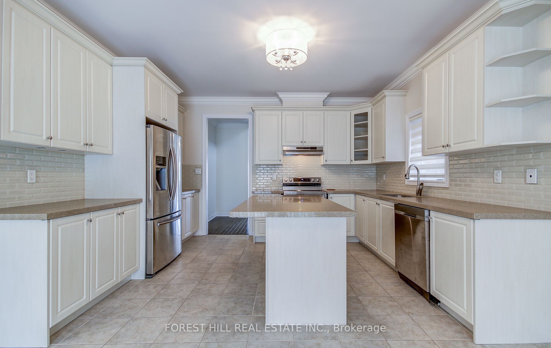 1153 Peelar Crescent